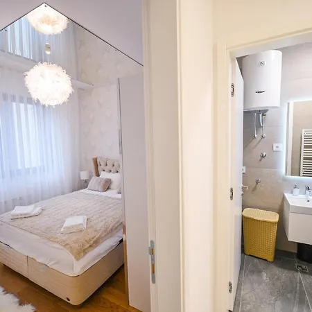 Charm Apartment *