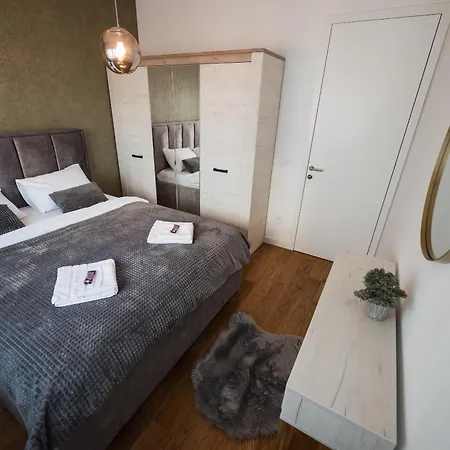 Charm Apartment *